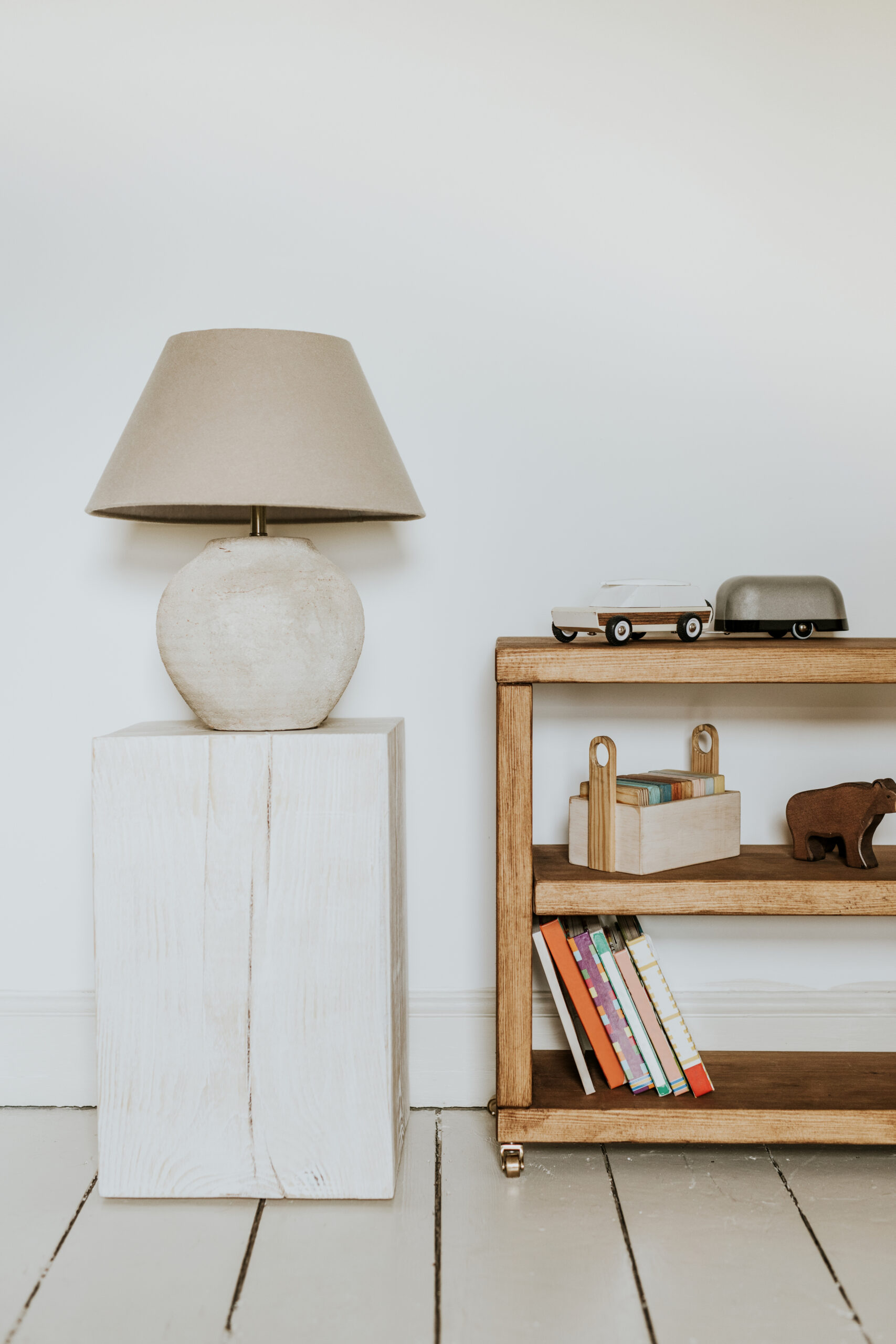 Kids playroom with wooden bookshelf home-staging_24